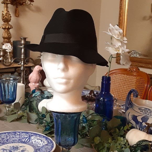 Diane KeatonSAKS FIFTH AVENUE, Wool, Banded Floppy Fedora, Medium, Made in Italy - Picture 2 of 4